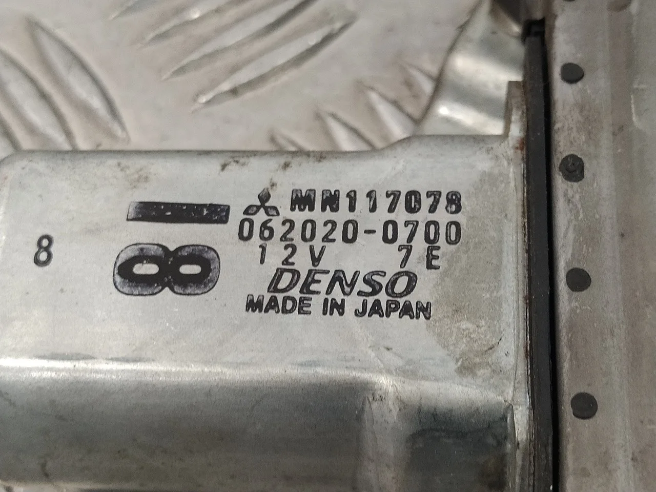 Elevalunas Delantero Derecho para Mitsubishi Montero (V60/V70)