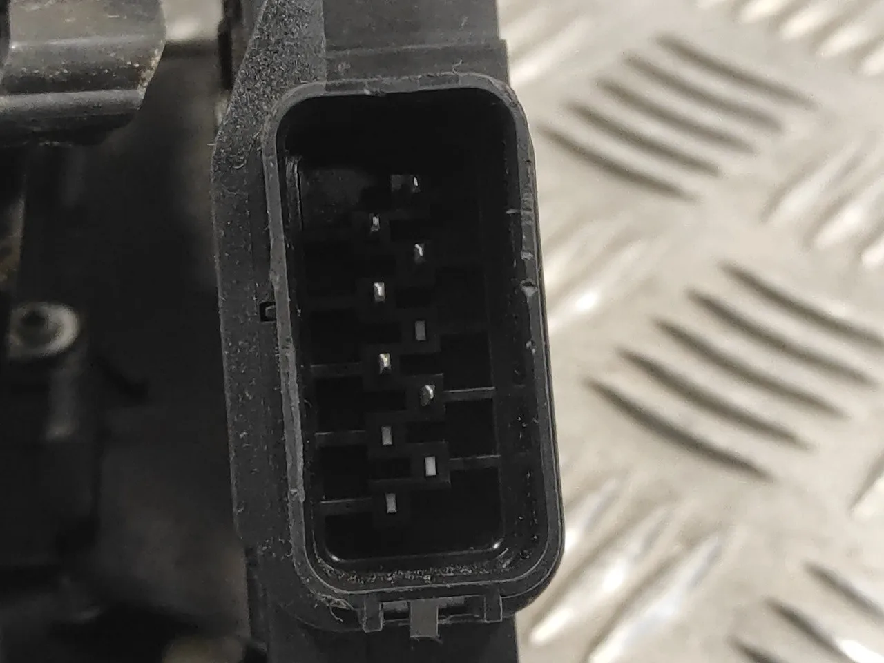 Cerradura Puerta Delantera Derecha para Ford Focus Berlina (Cap)