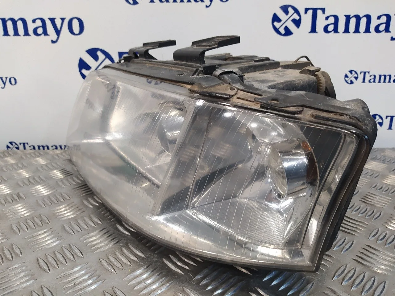 Faro Izquierdo para Audi A6 Berlina (4B2)
