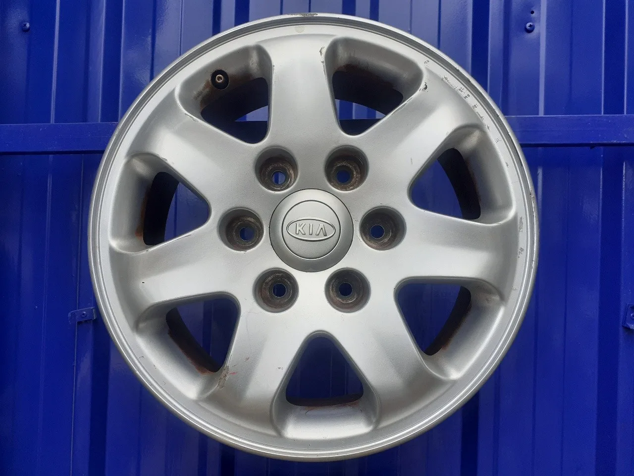 Llanta para Kia Carnival