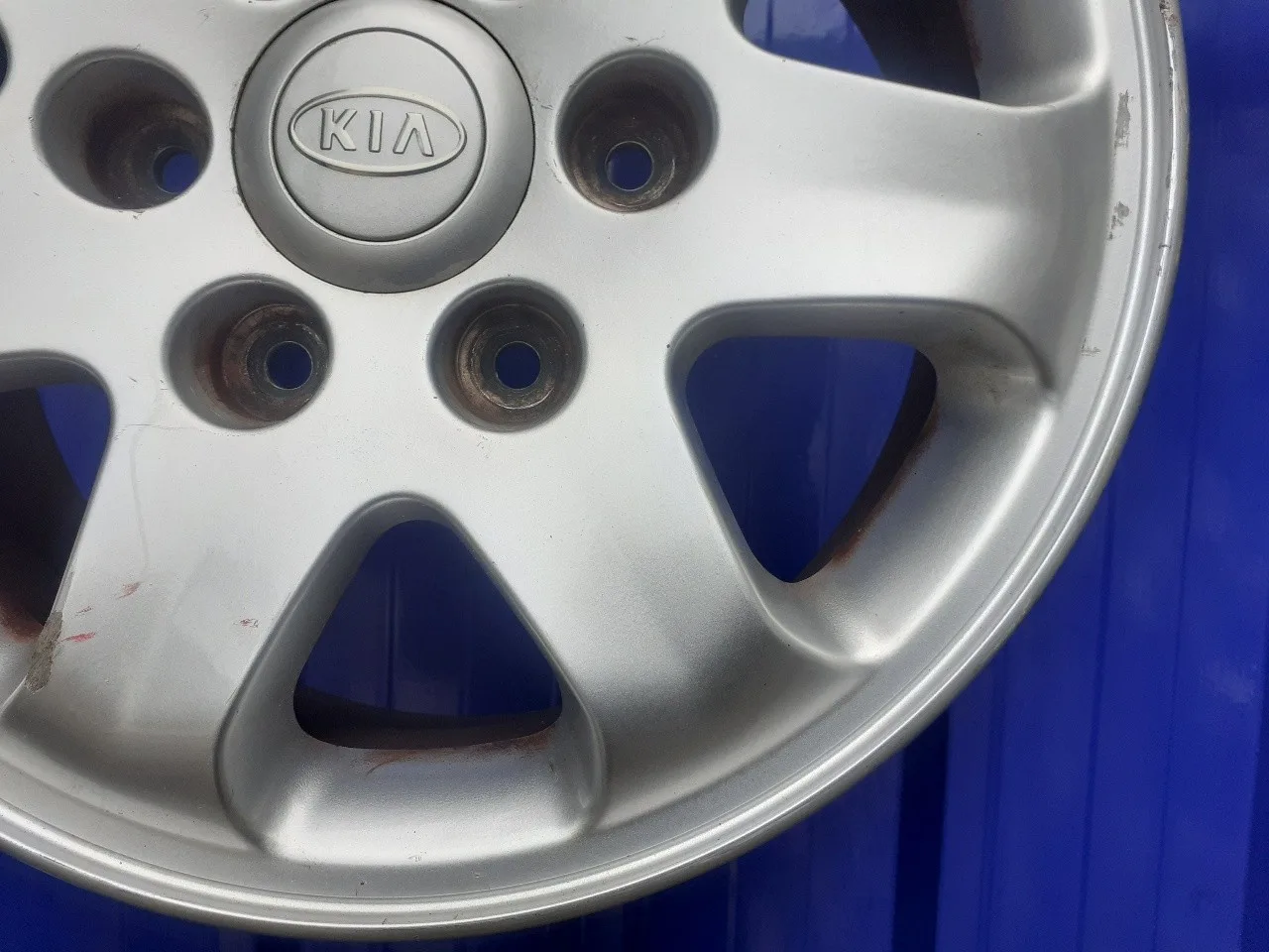 Llanta para Kia Carnival
