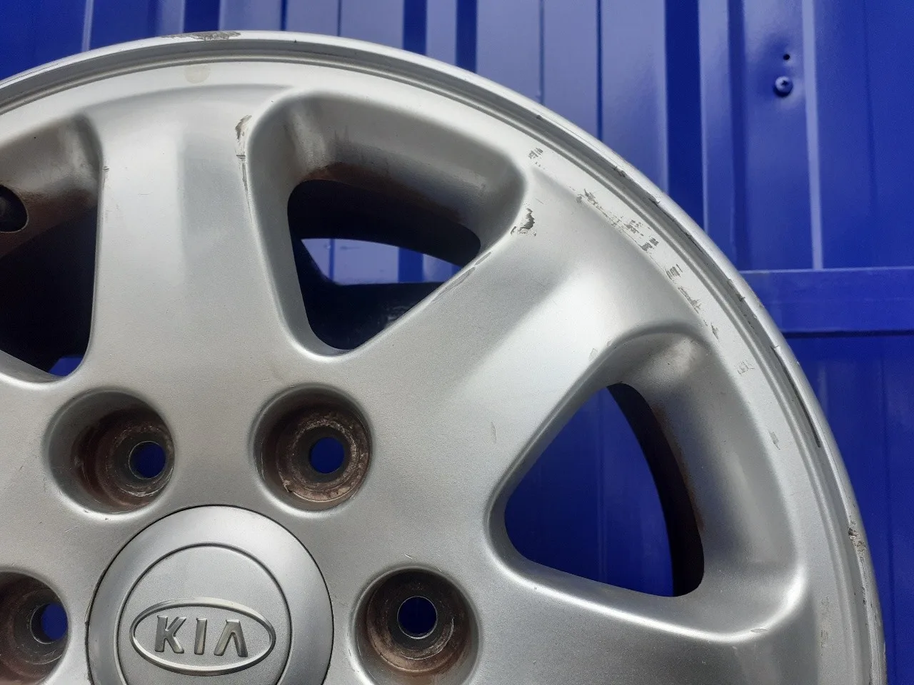 Llanta para Kia Carnival