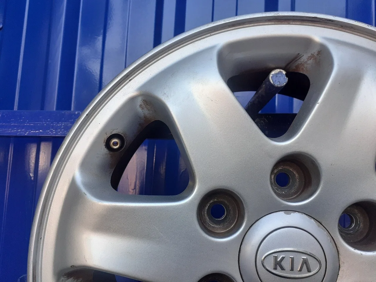 Llanta para Kia Carnival