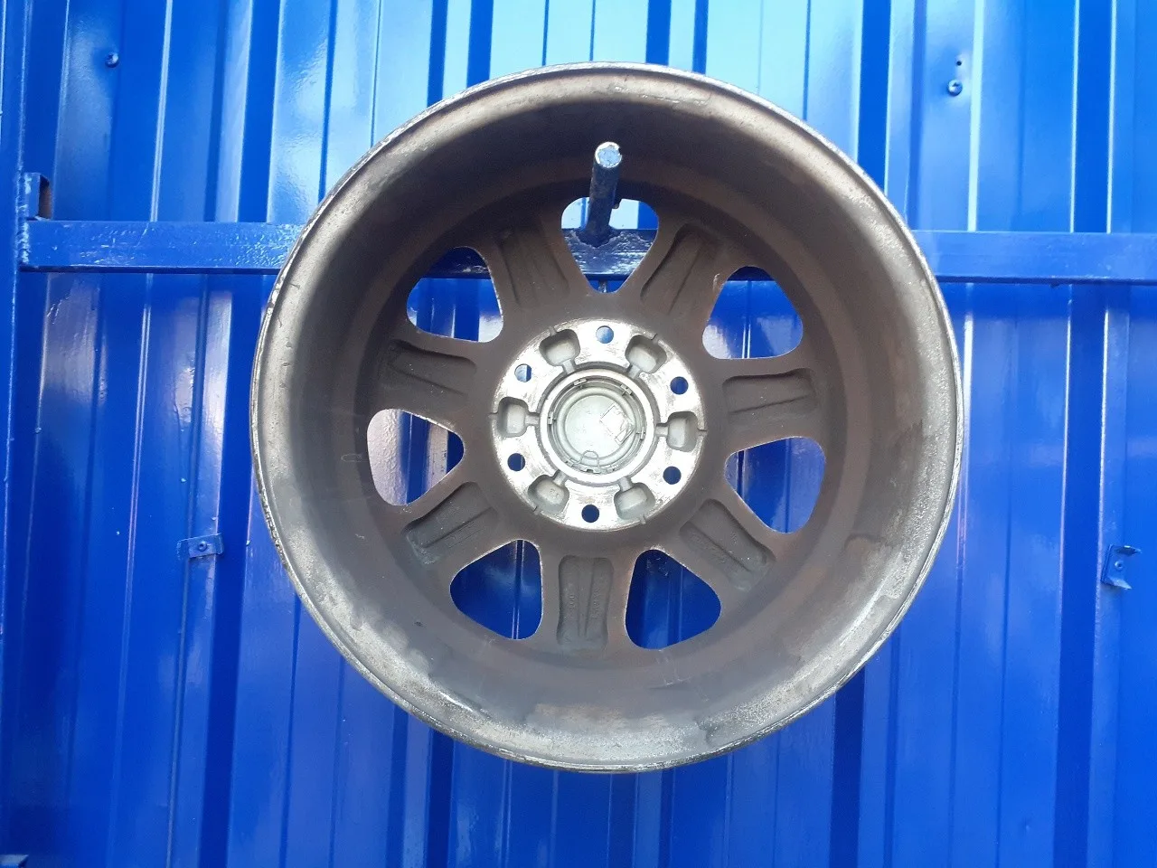 Llanta para Kia Carnival
