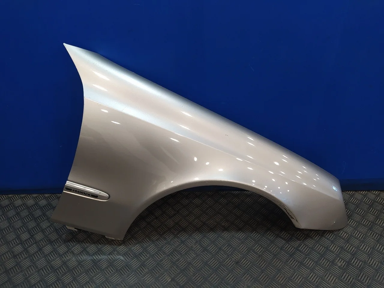 Aleta Delantera Derecha para Mercedes-Benz Clase E (W211) Berlina