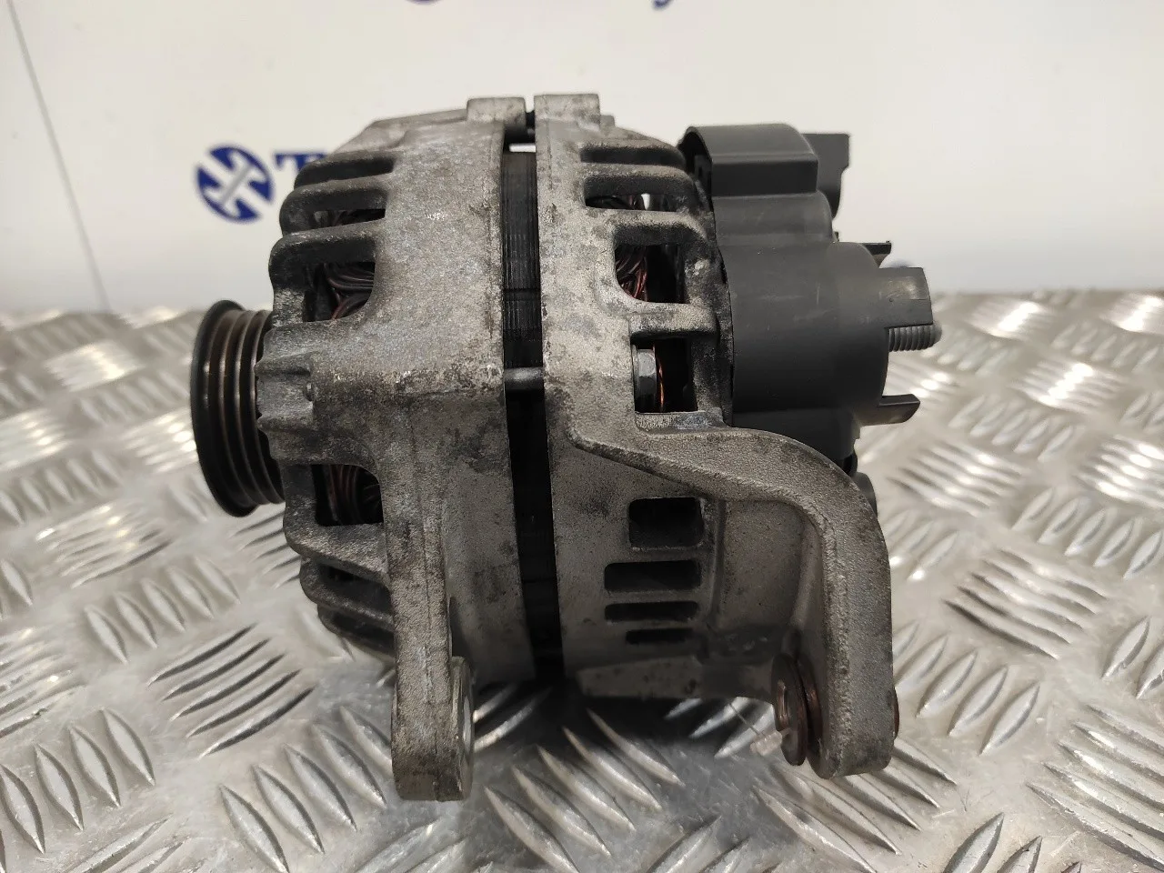 Alternador para Nissan Micra (K12E)