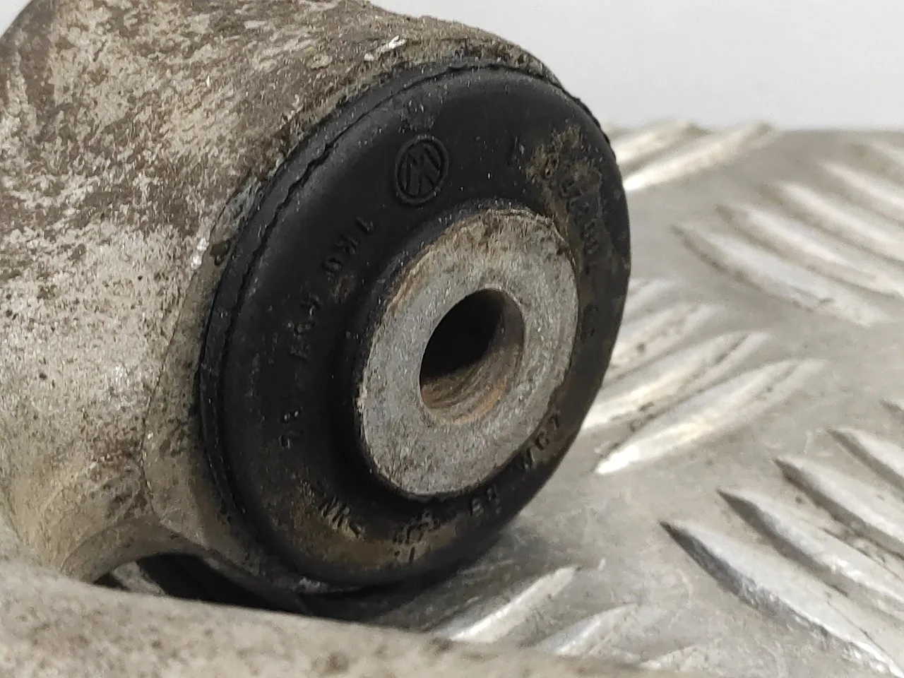 Brazo Suspension Inferior Delantero Izquierdo para Volkswagen Passat Variant (3C5)