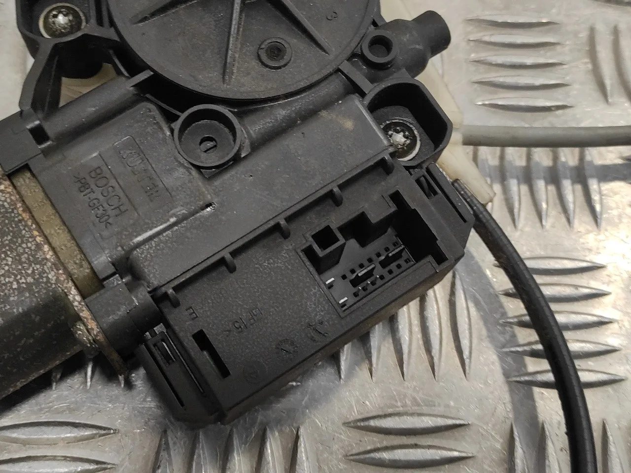 Elevalunas Trasero Izquierdo para Volkswagen Polo (6R1)