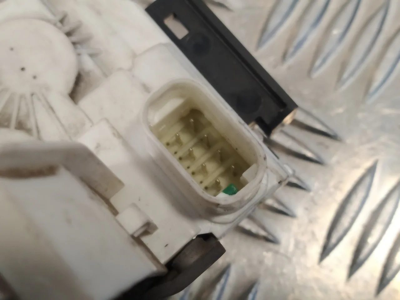 Cerradura Puerta Lateral Derecha para Mercedes-Benz Sprinterii Caja Cerrada (Desde 01.06)