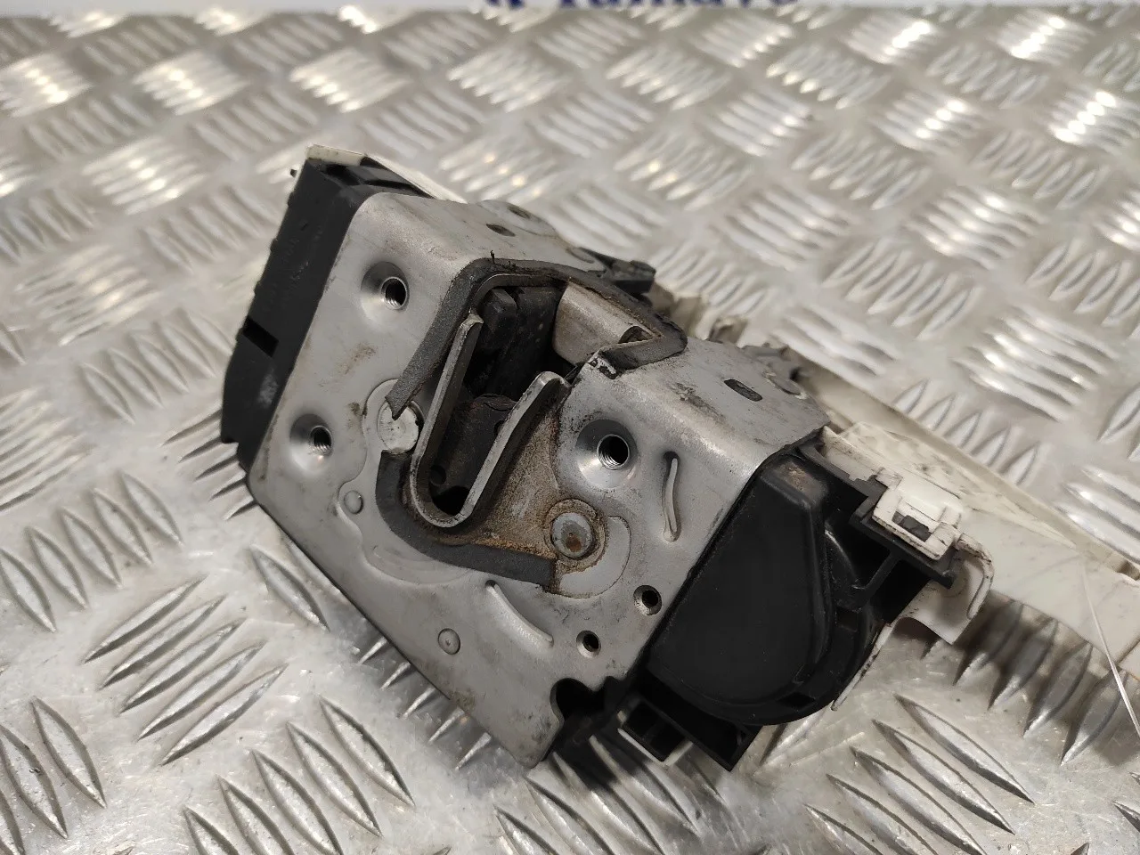 Cerradura Puerta Delantera Izquierda para Mercedes-Benz Sprinterii Caja Cerrada (Desde 01.06)