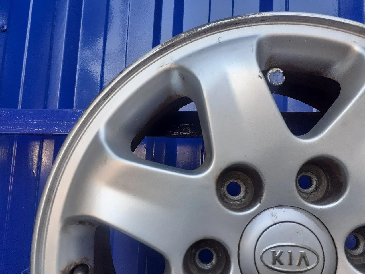 Llanta para Kia Carnival