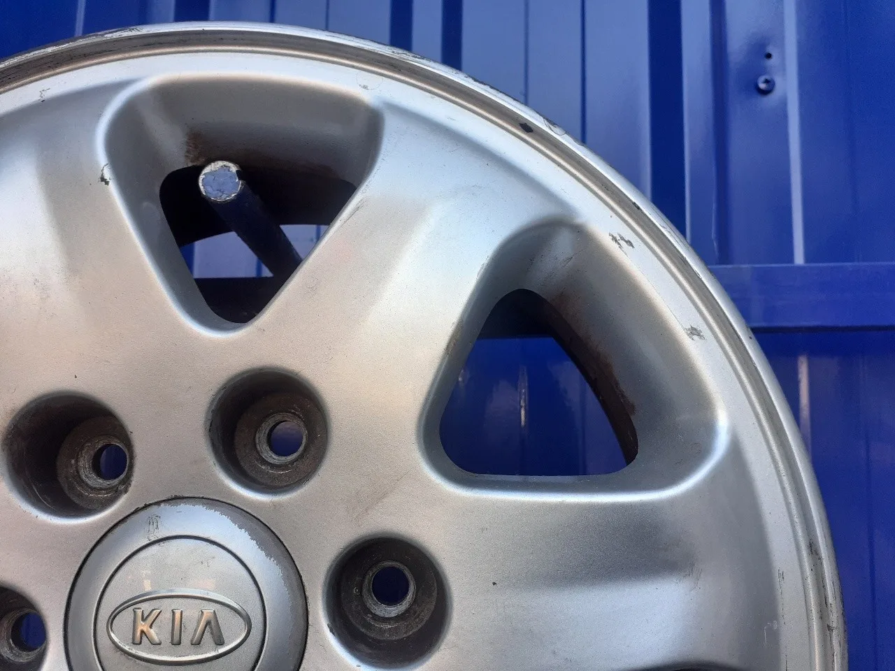 Llanta para Kia Carnival