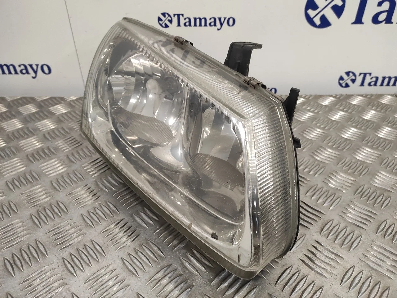 Faro Derecho para Nissan Almera (N16/E)