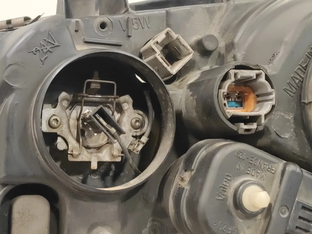 Faro Derecho para Nissan Almera (N16/E)