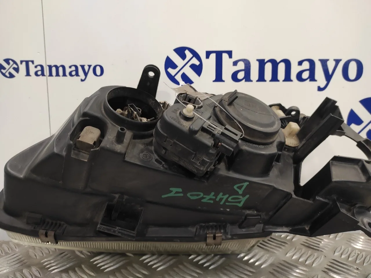 Faro Derecho para Nissan Almera (N16/E)