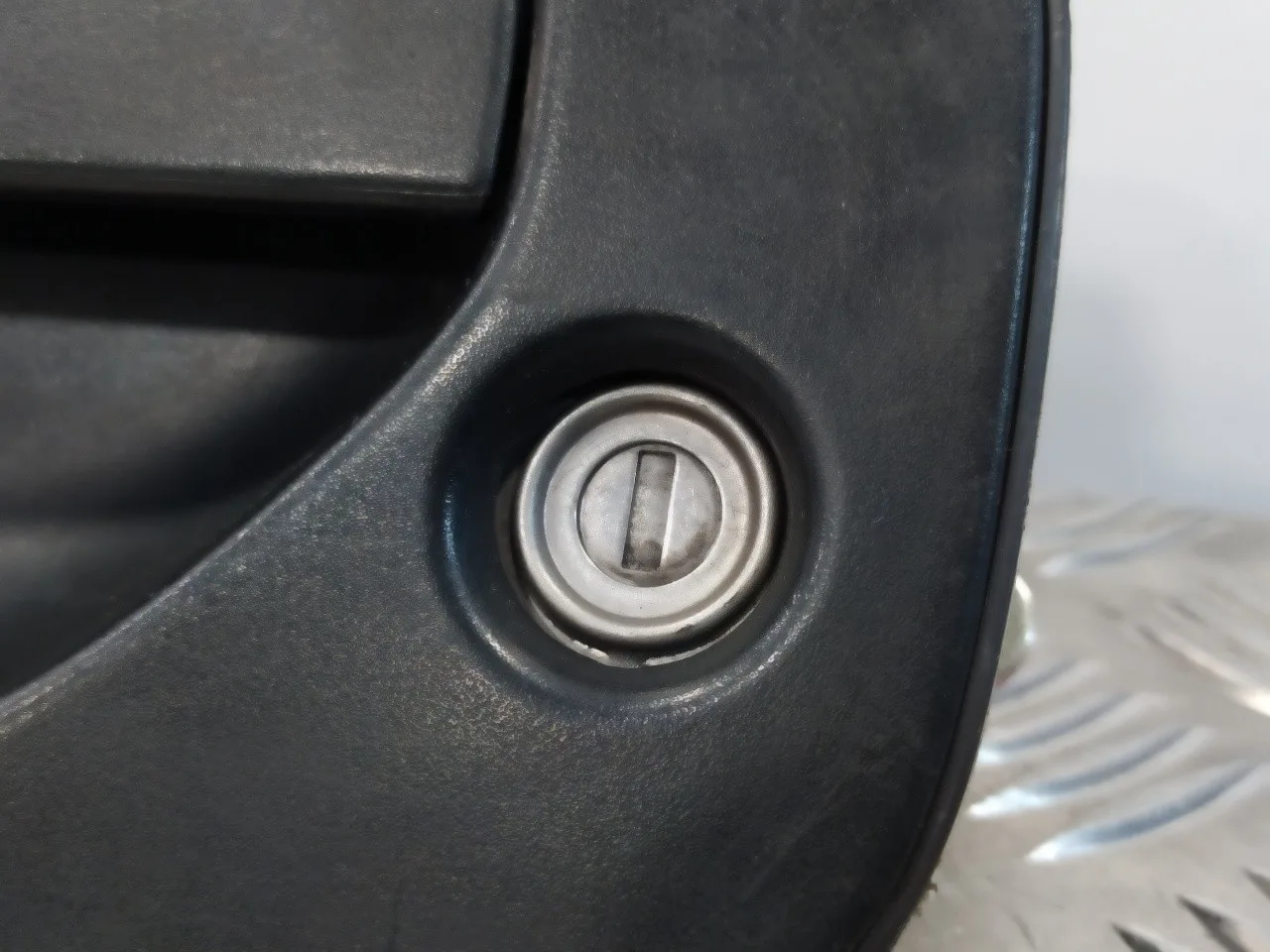 Maneta Exterior Delantera Izquierda para Nissan Nv 200 (M20)