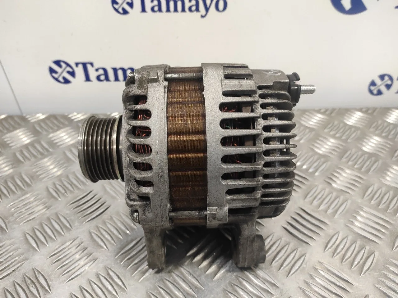 Alternador para Nissan Nv 200 (M20)