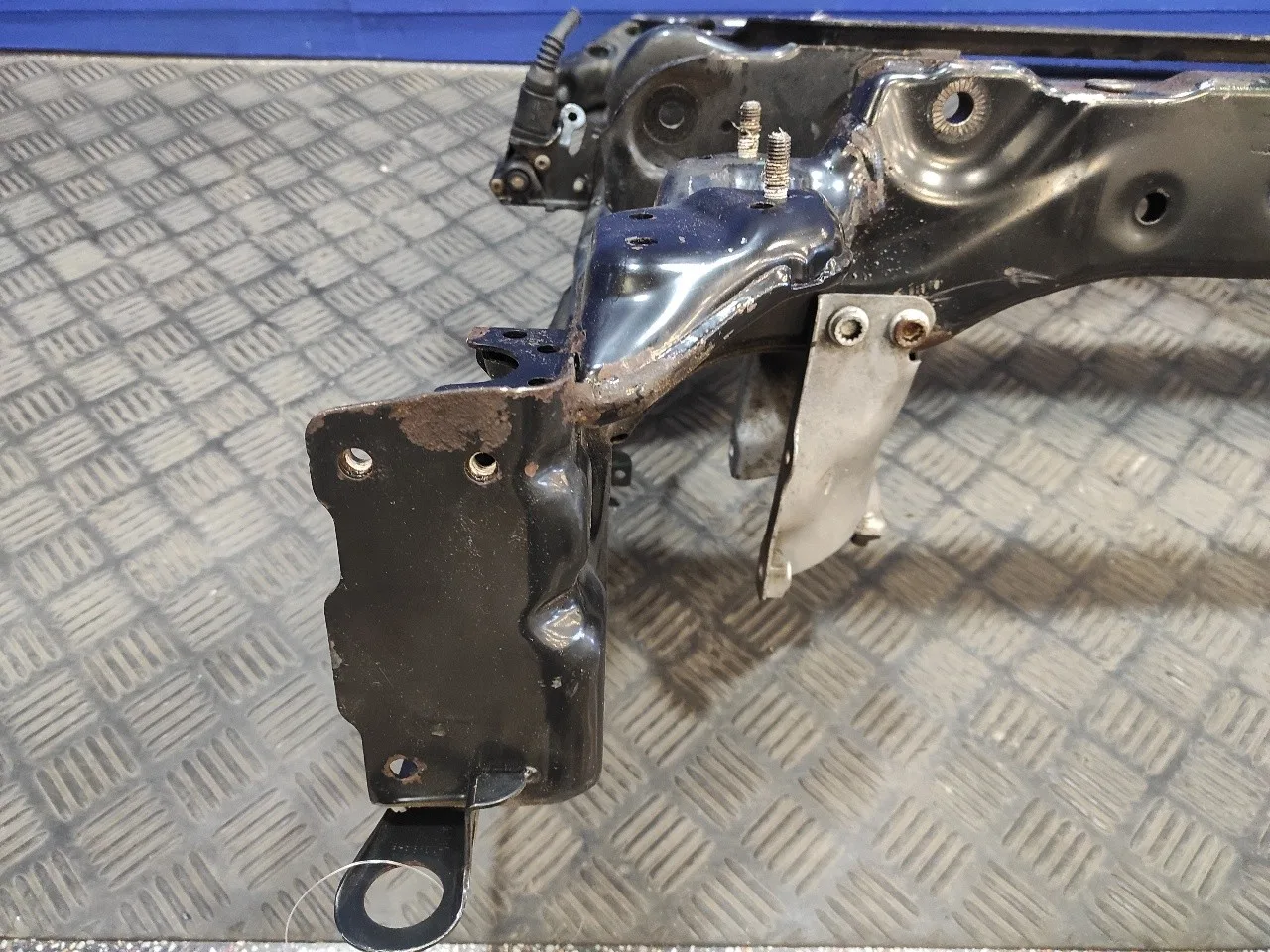 Puente Delantero para Audi A6 Avant (4G5)