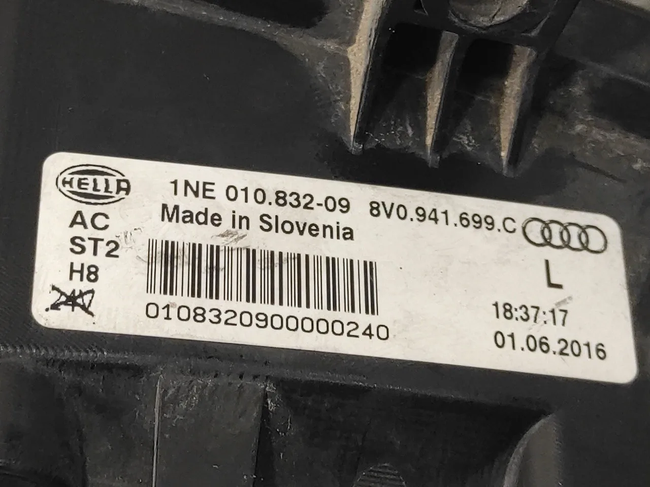 Faro Antiniebla Izquierdo para Audi A3 Sportback (8Va)