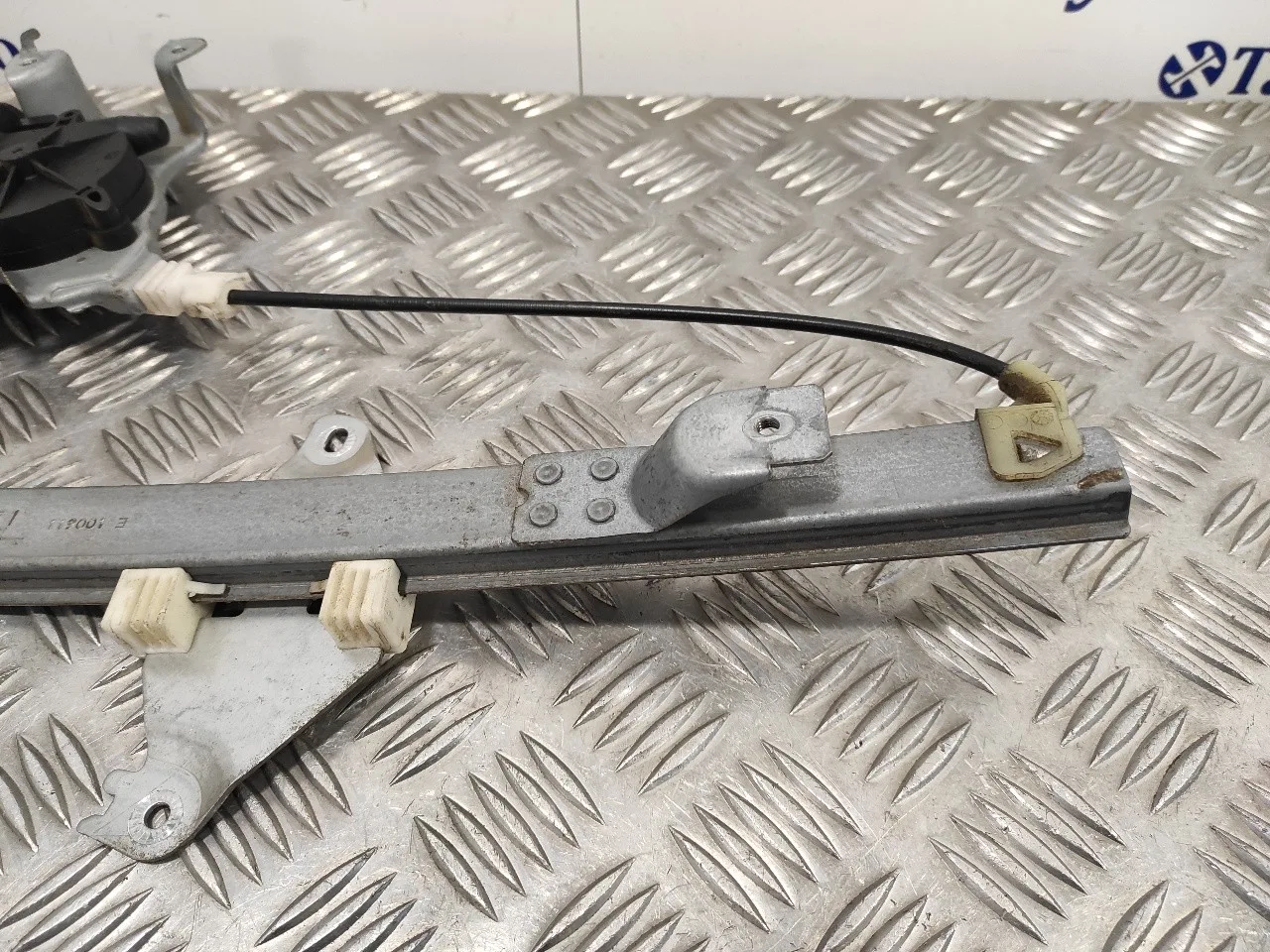 Elevalunas Trasero Izquierdo para Nissan Pathfinder (R51)
