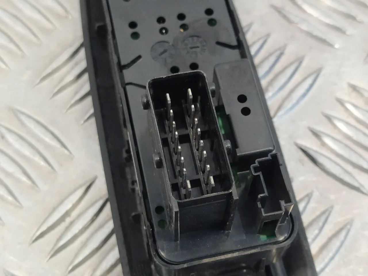 Mando Elevalunas Delantero Izquierdo para Citroën Ds3