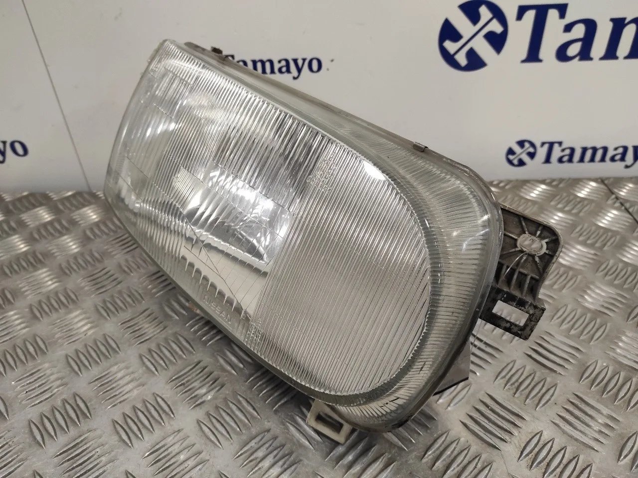 Faro Derecho para Nissan Serena (C23M)