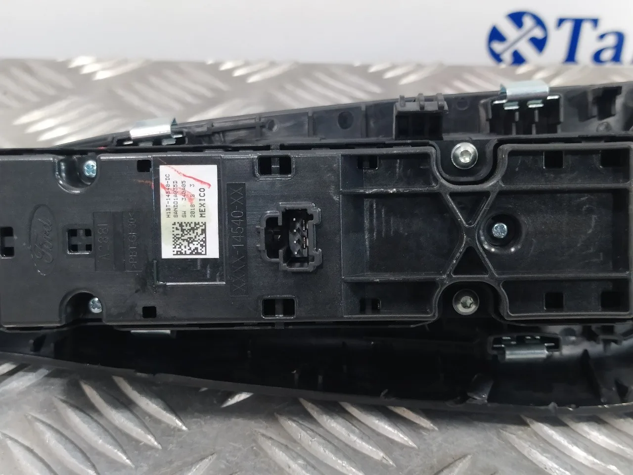 Mando Elevalunas Delantero Izquierdo para Ford Fiesta (Ce1)