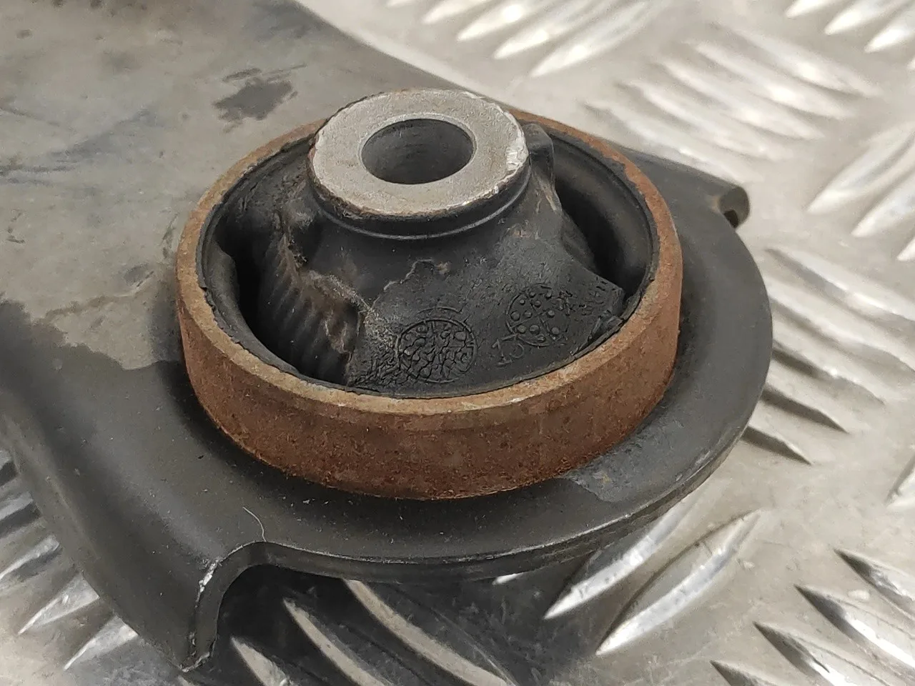 Brazo Suspension Inferior Delantero Izquierdo para Nissan Nv 200 (M20)
