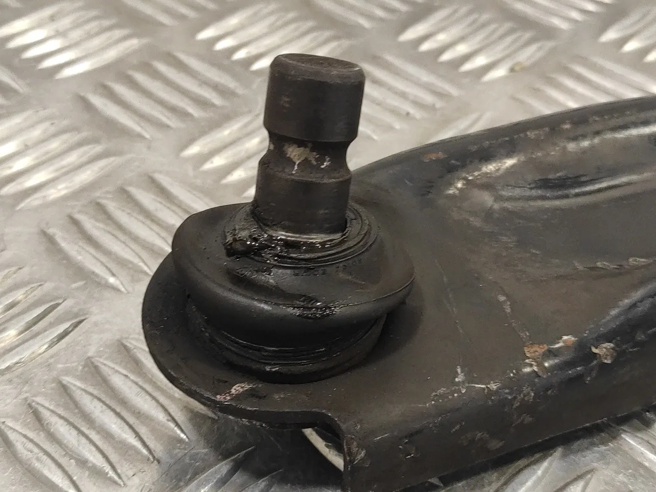 Brazo Suspension Inferior Delantero Izquierdo para Nissan Nv 200 (M20)