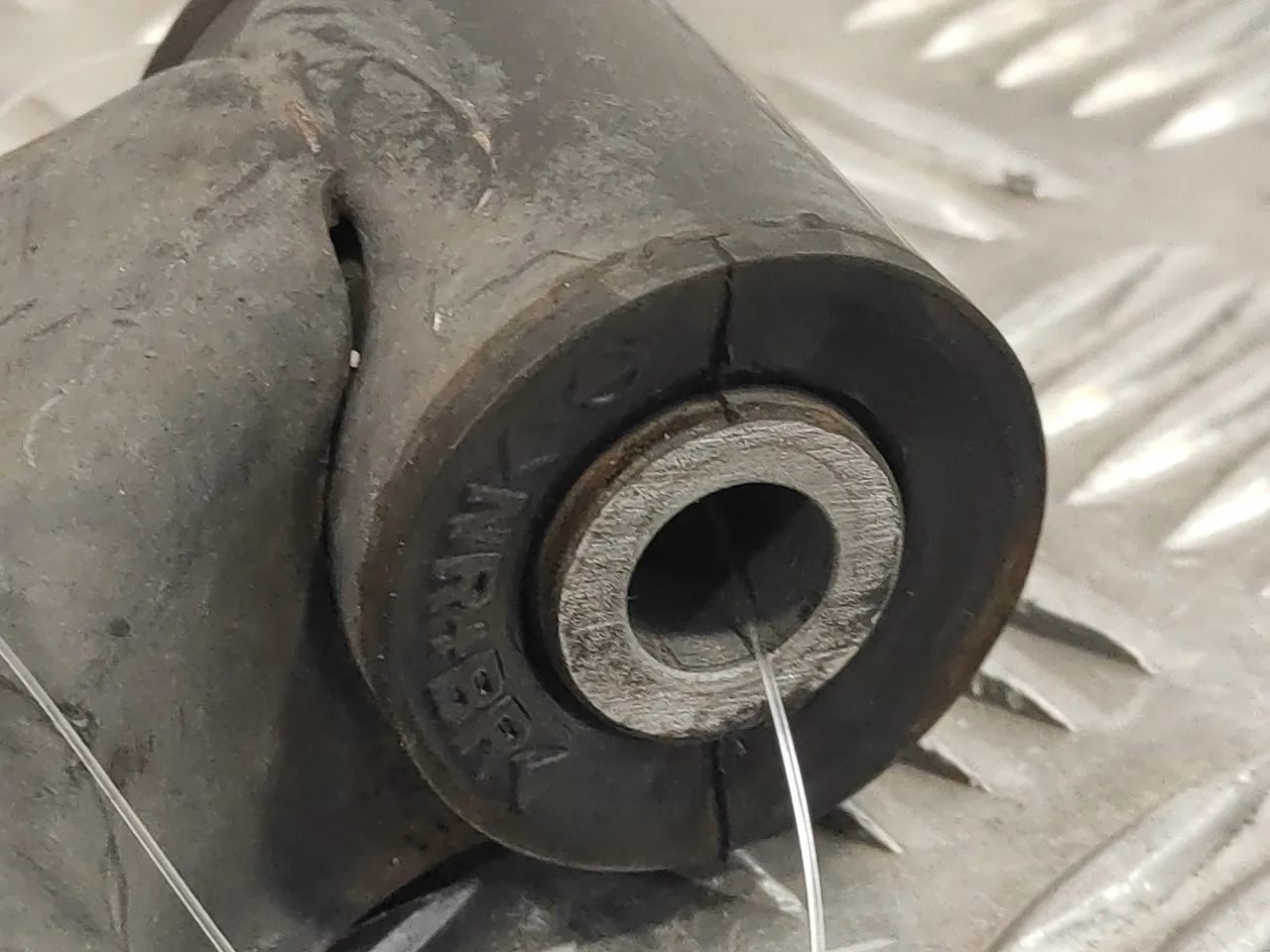 Brazo Suspension Inferior Delantero Izquierdo para Nissan Nv 200 (M20)