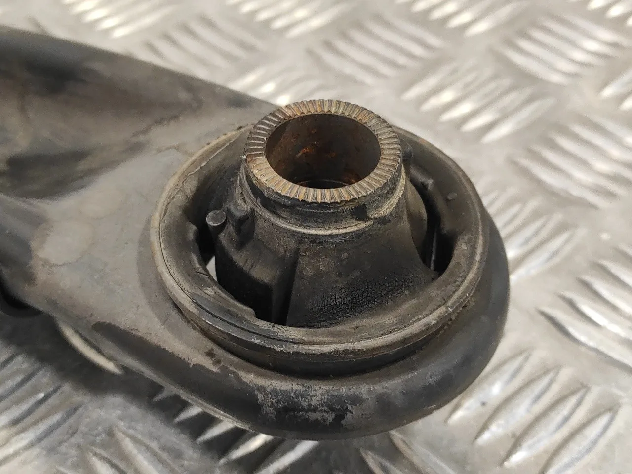 Brazo Suspension Inferior Delantero Izquierdo para Toyota Yaris (Ksp9/Scp9/Nlp9)