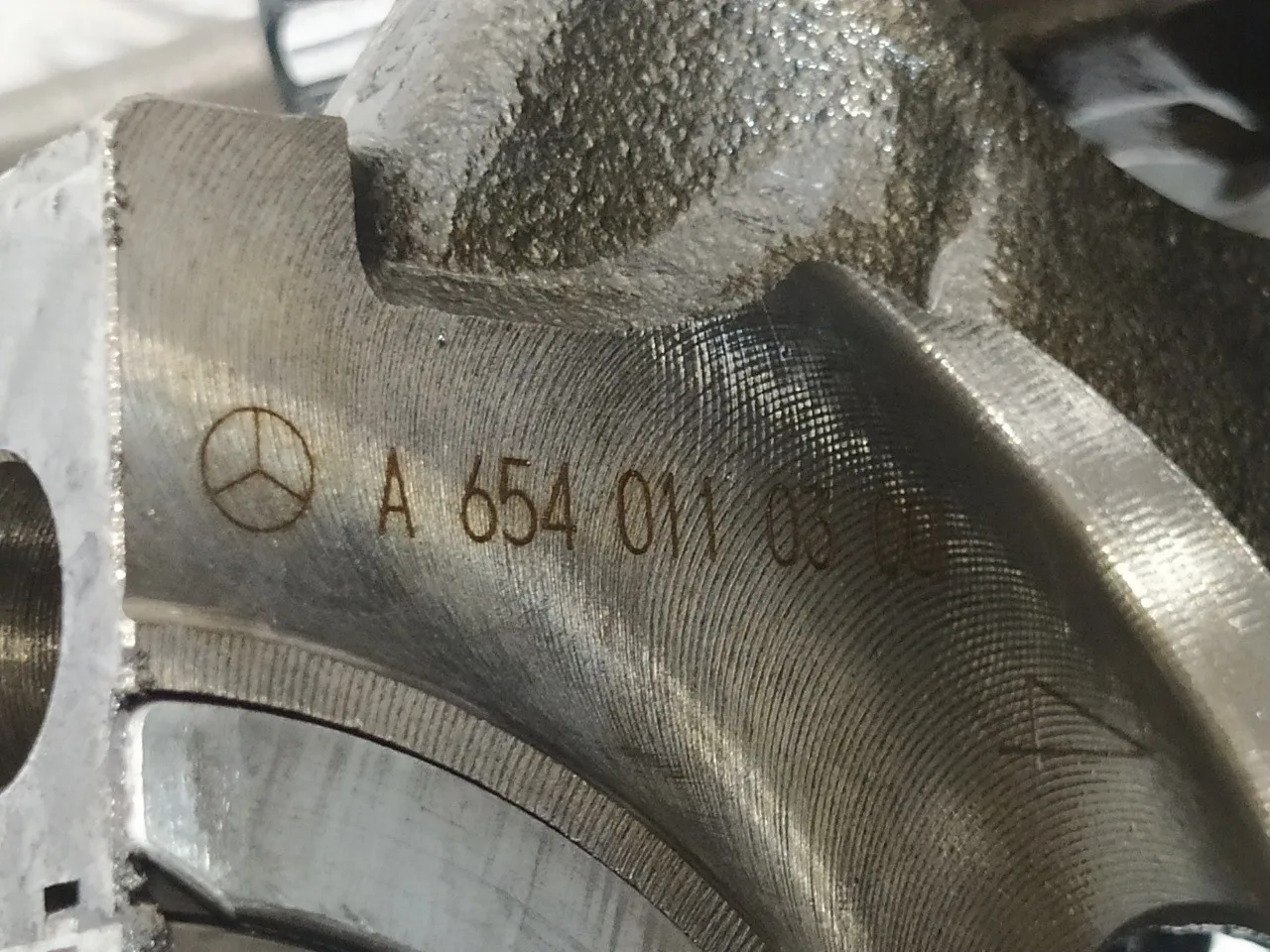 Contrapeso Ciguenal para Mercedes-Benz Clase E Lim. (W213)
