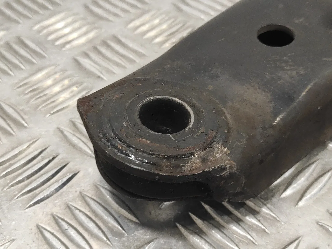 Brazo Suspension Inferior Delantero Izquierdo para Ford Transit Caja Cerrada '06
