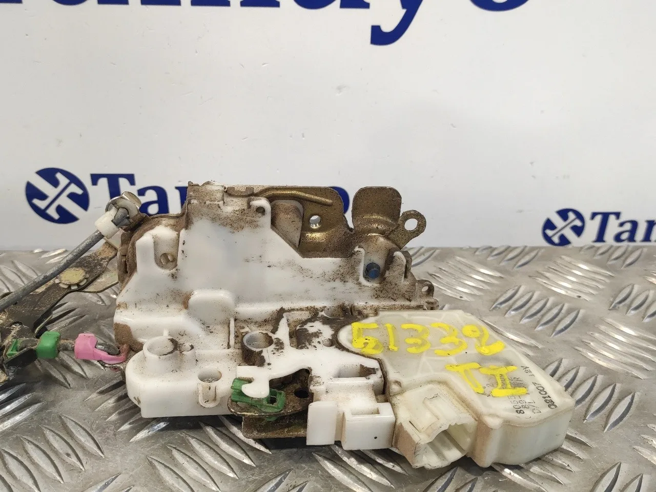 Cerradura Puerta Trasera Izquierda para Nissan Pick-Up (D22)