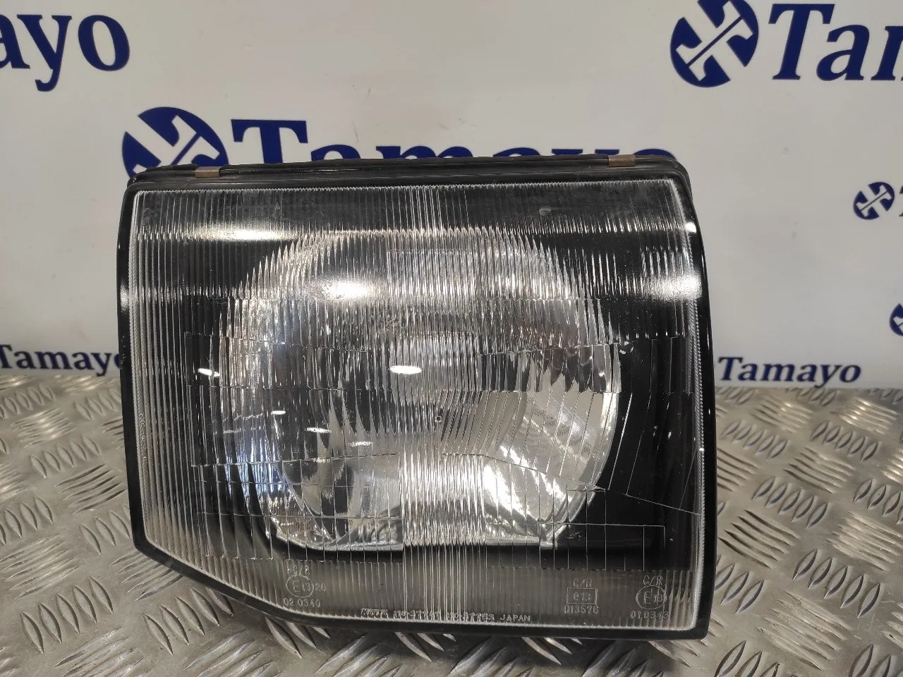 Faro Derecho para Mitsubishi Montero (V20/V40)