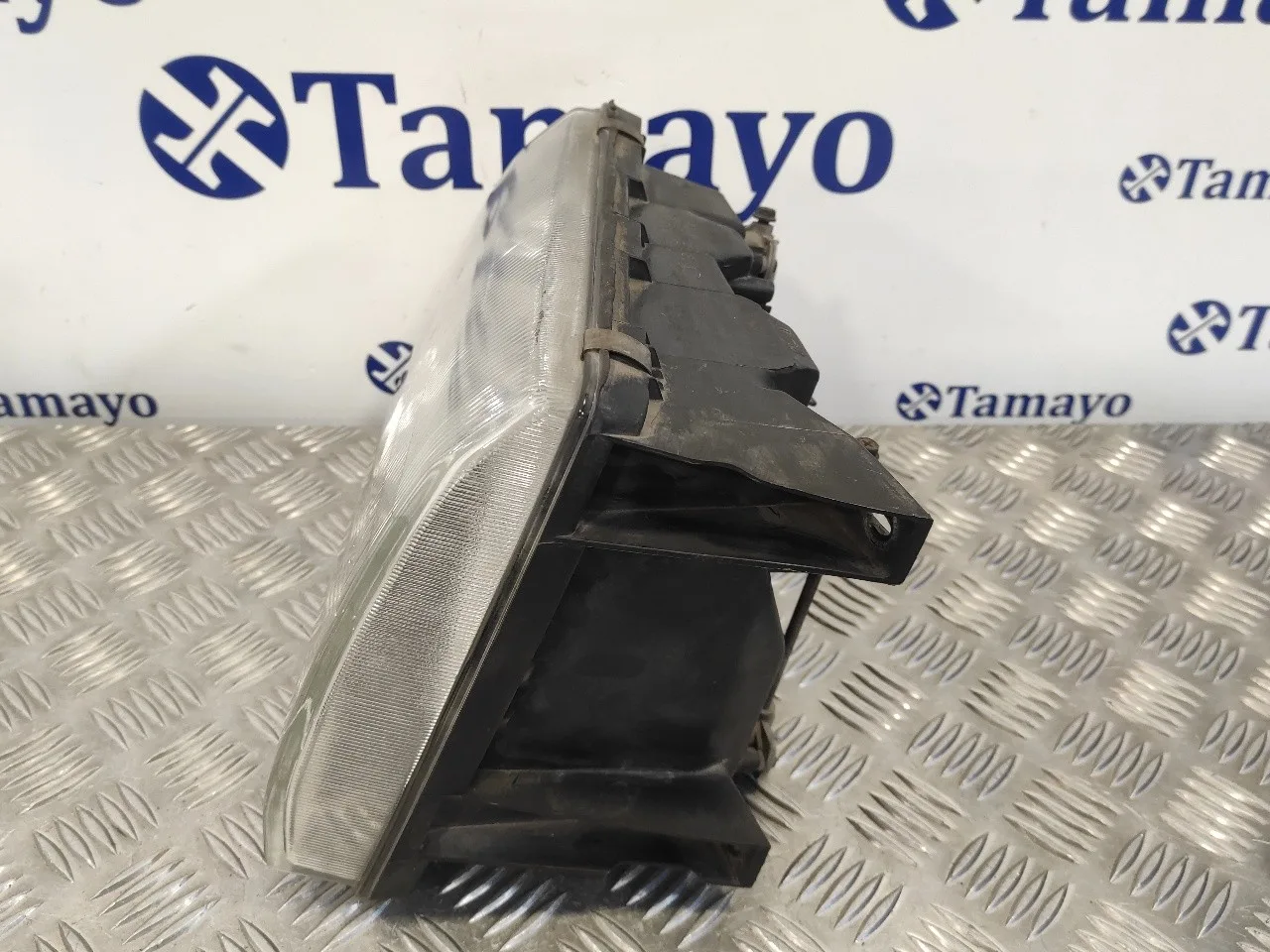 Faro Derecho para Mitsubishi Montero (V20/V40)