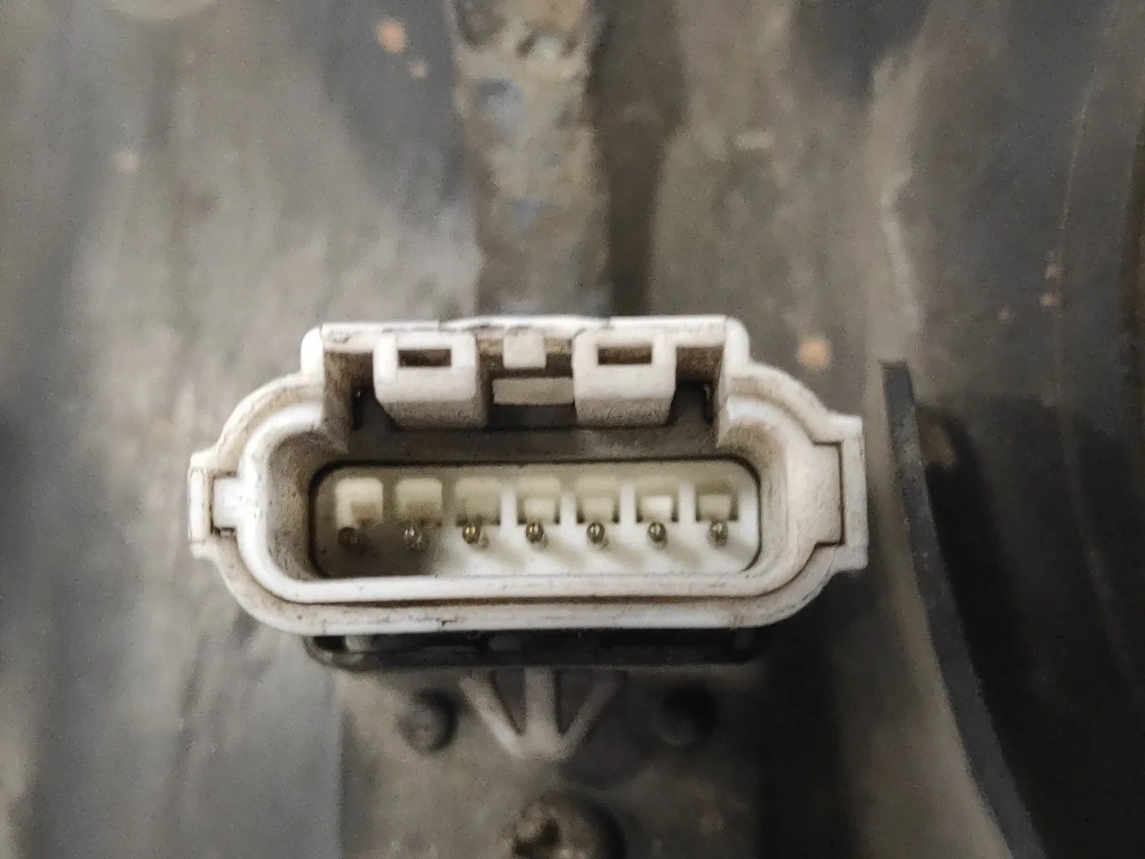 Faro Derecho para Mitsubishi Montero (V20/V40)