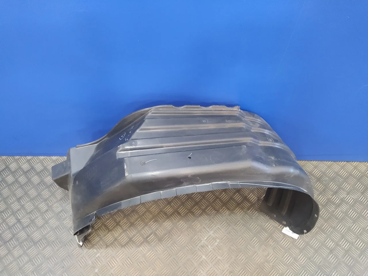 Plastico Paso Rueda Trasero Derecho para Isuzu D-Max