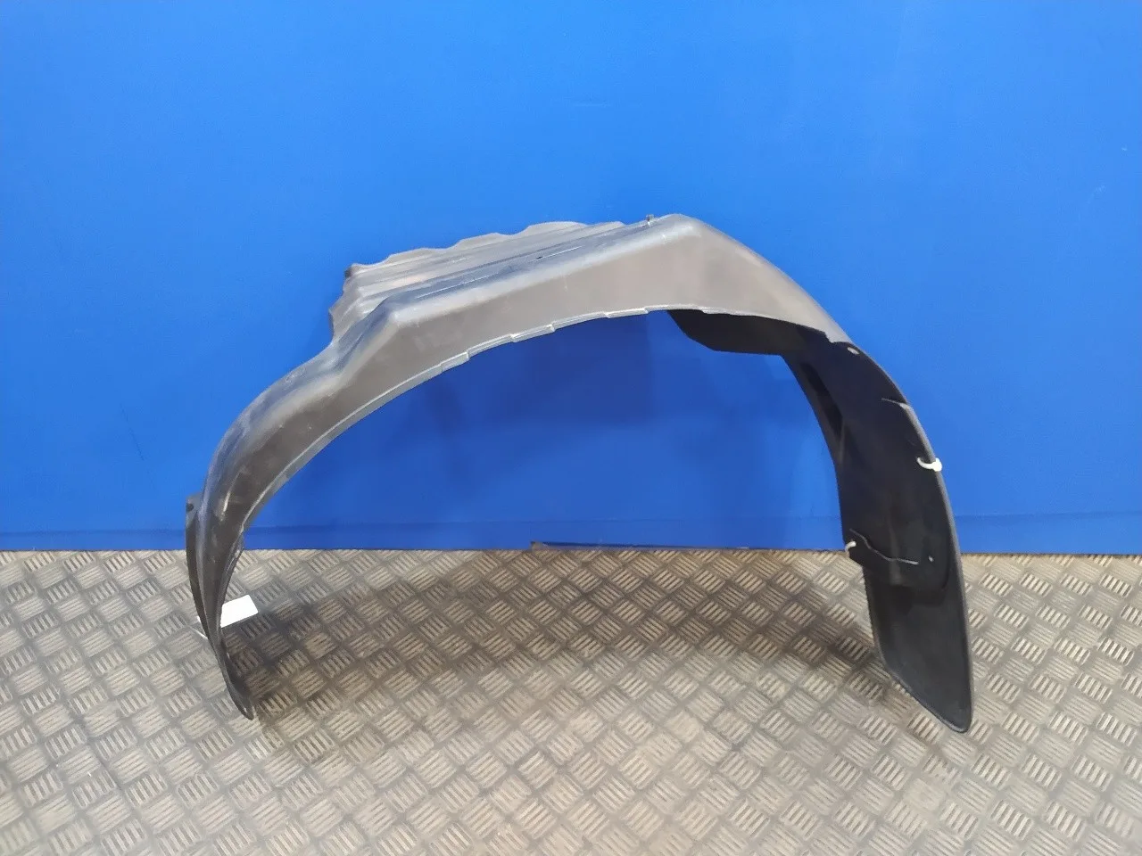 Plastico Paso Rueda Trasero Izquierdo para Isuzu D-Max