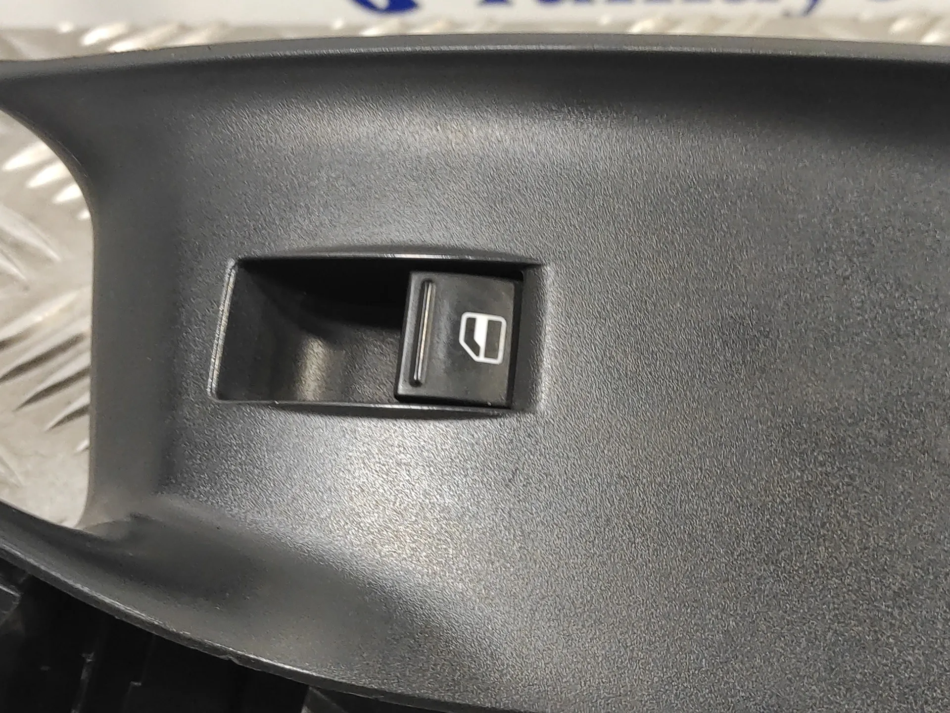 Mando Elevalunas Delantero Derecho para Seat Ibiza (6J5)