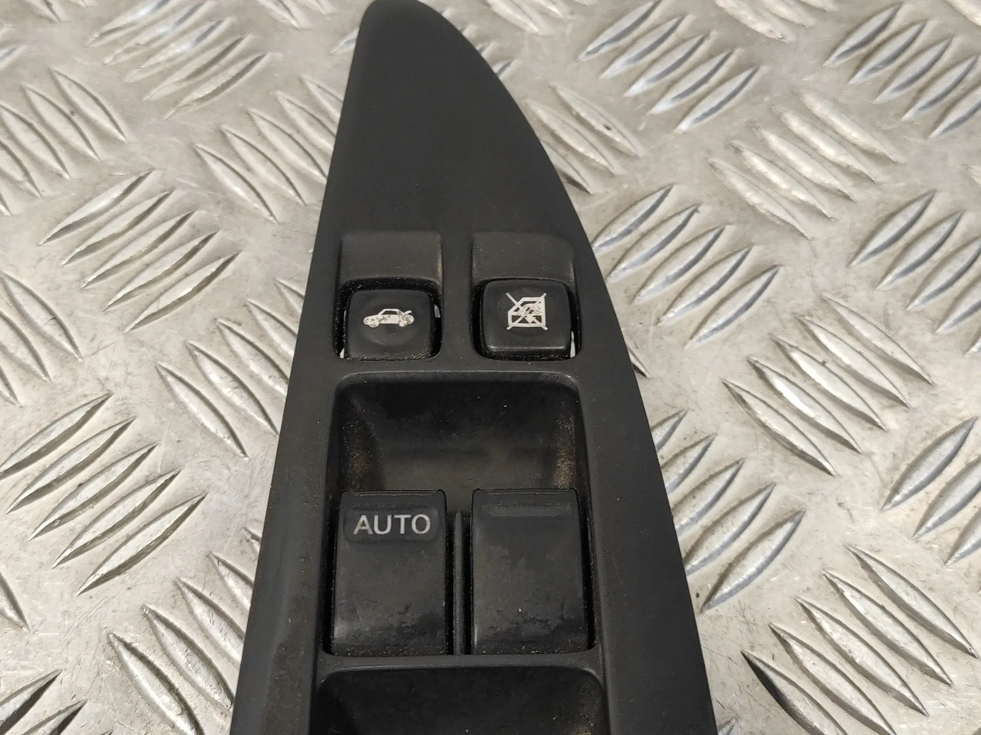 Mando Elevalunas Delantero Izquierdo para Nissan Primera Berlina (P12)