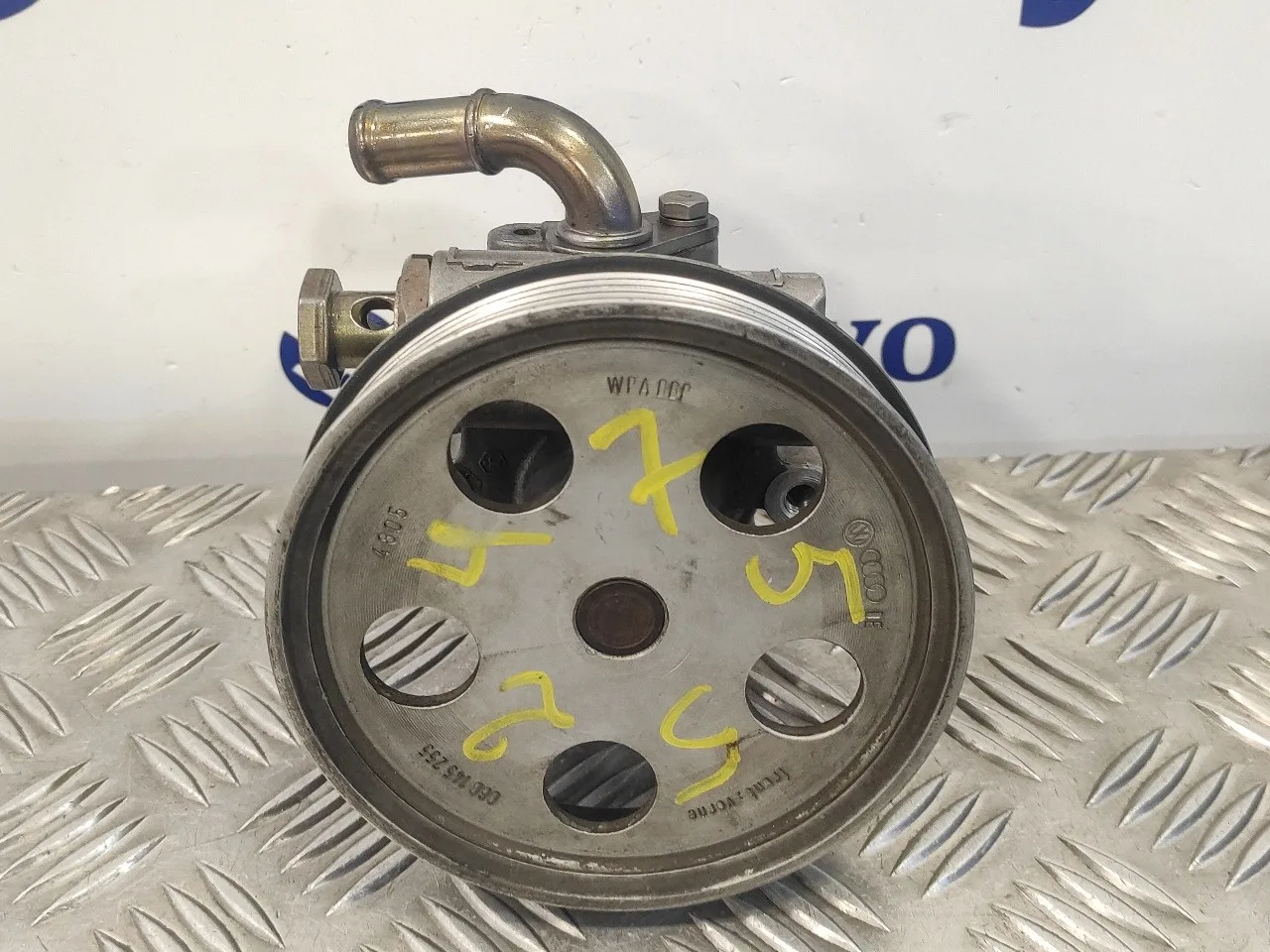 Bomba Direccion para Audi A4 Berlina (8E)