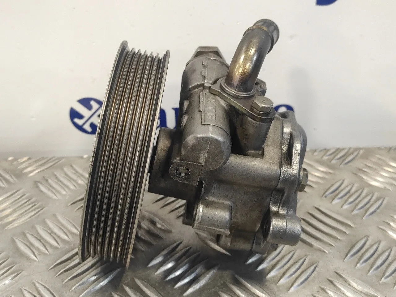 Bomba Direccion para Audi A4 Berlina (8E)