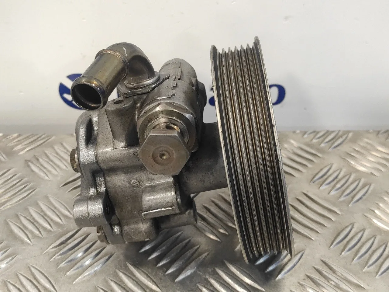 Bomba Direccion para Audi A4 Berlina (8E)