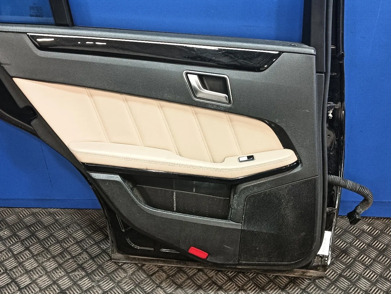 Puerta Trasera Izquierda para Mercedes-Benz Clase E (W212) Lim.