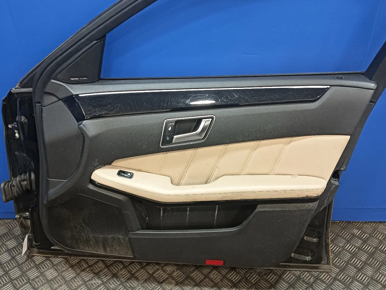 Puerta Delantera Derecha para Mercedes-Benz Clase E (W212) Lim.