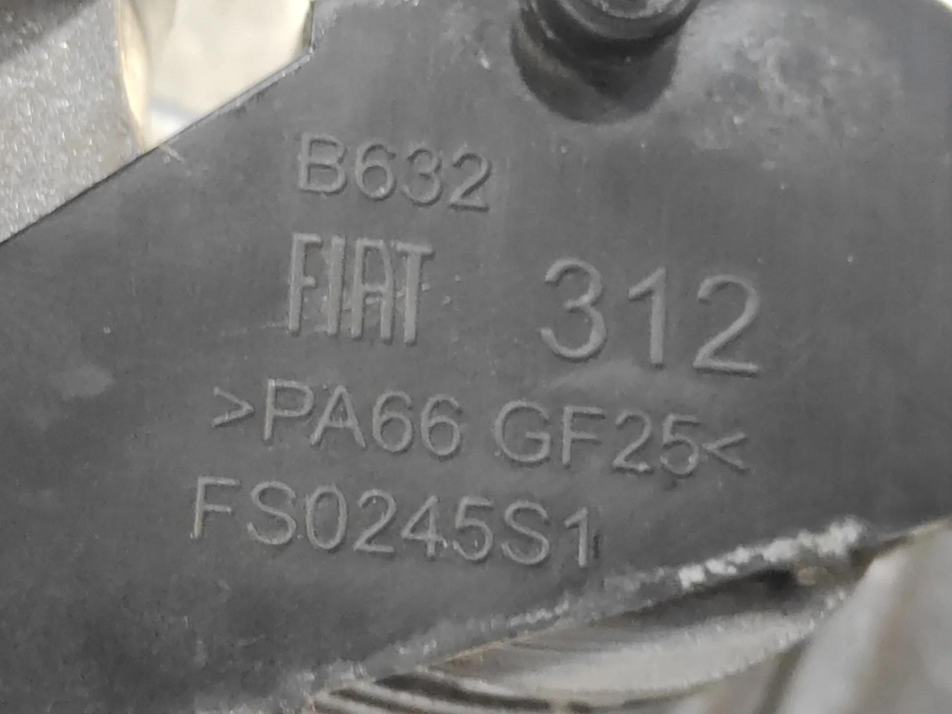 Tapa Exterior Combustible para Fiat 500 (312)
