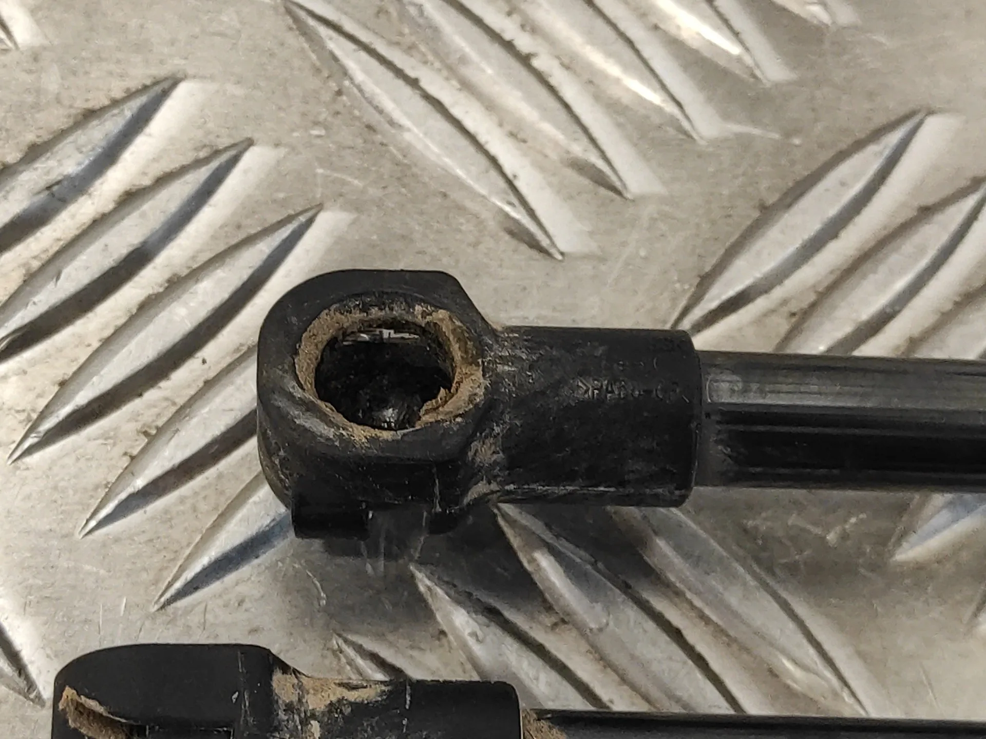 Amortiguadores Maletero / Porton para Nissan Nv 200 (M20)