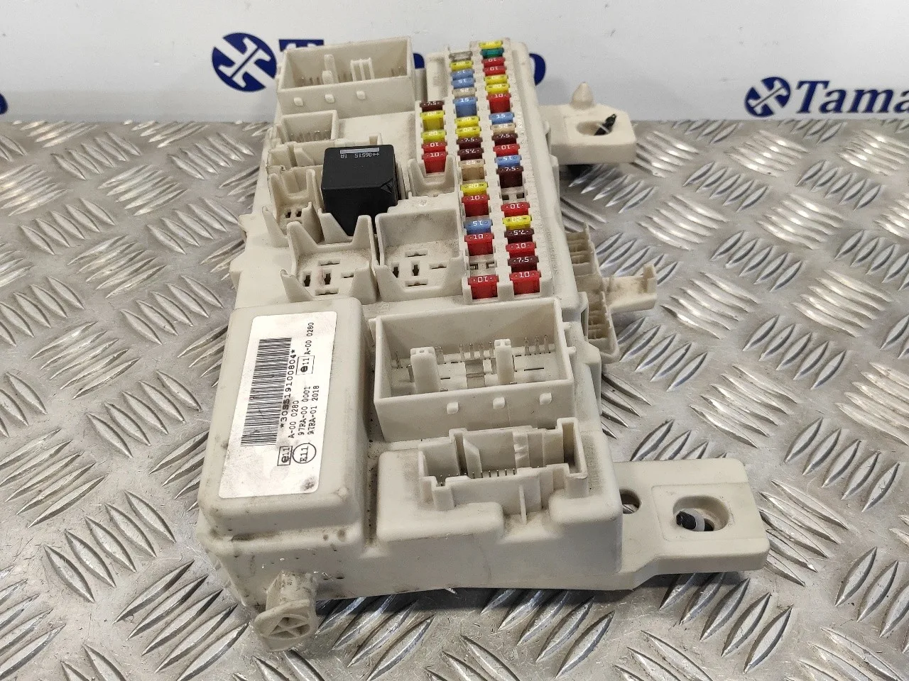 Caja Reles / Fusibles para Ford Focus Berlina (Cap)