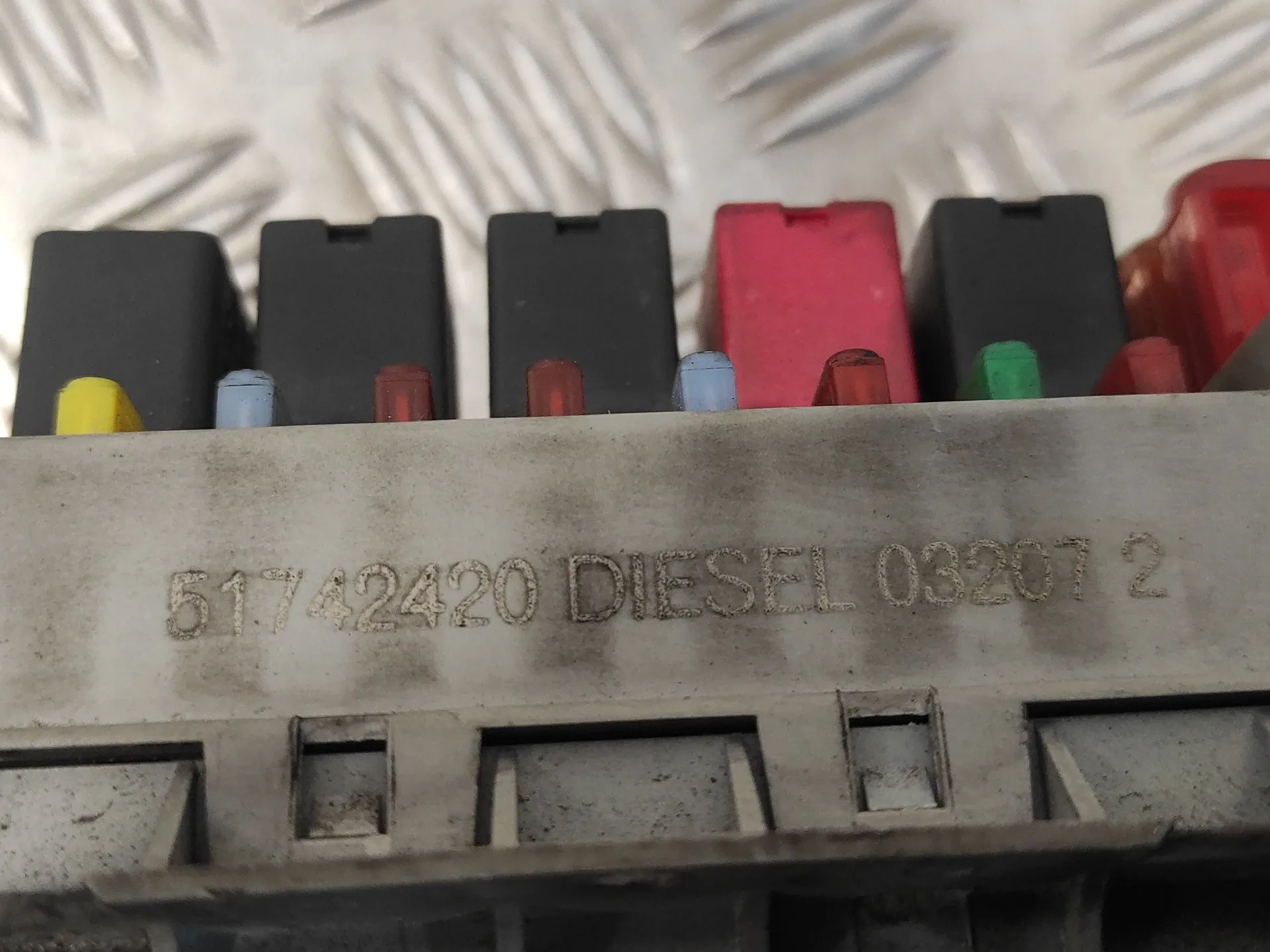 Caja Reles / Fusibles para Alfa Romeo Gt (125)